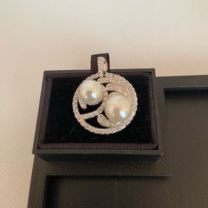Lovely sterling silver pendant with 2 faux white pearls and CZs. Circle w swirls